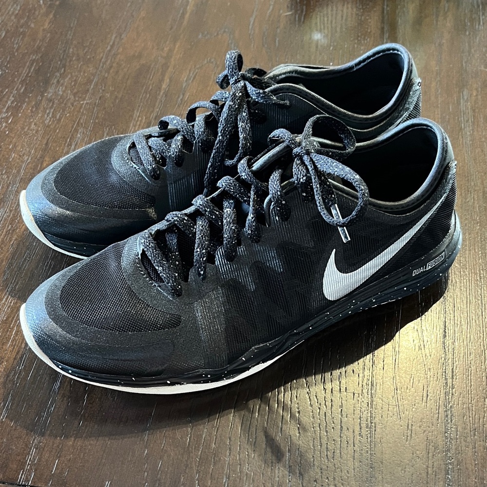 Nike Black and Silver Women’s Athletic Shoes 6.5